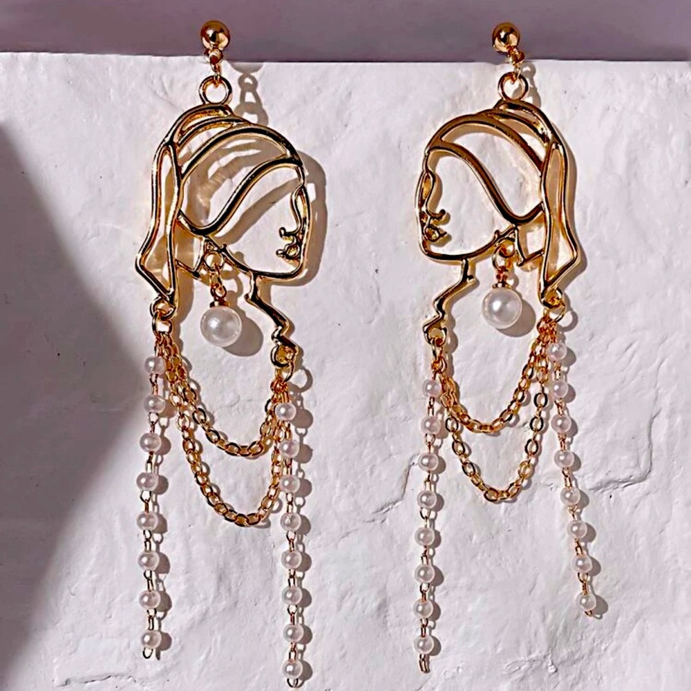 Elegant Gold Pearl Drop Earrings